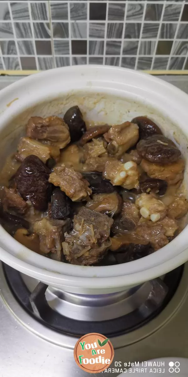 Braised spareribs with mushrooms