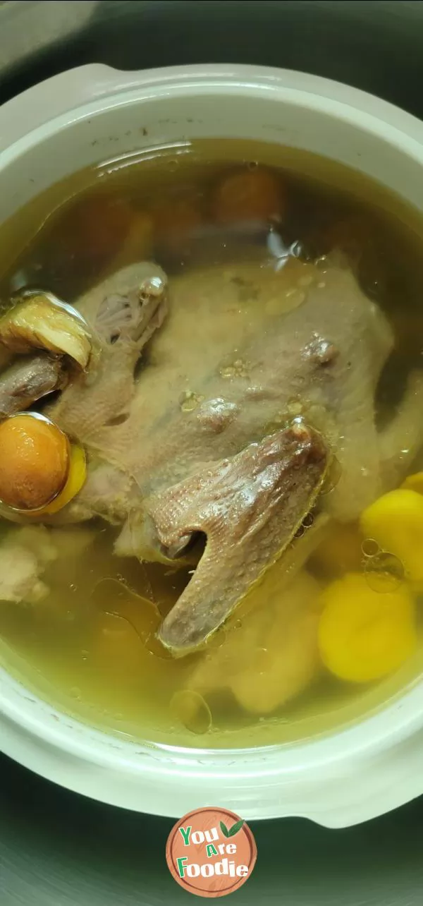 Stewed pigeon ribs with cranberry fruit soup