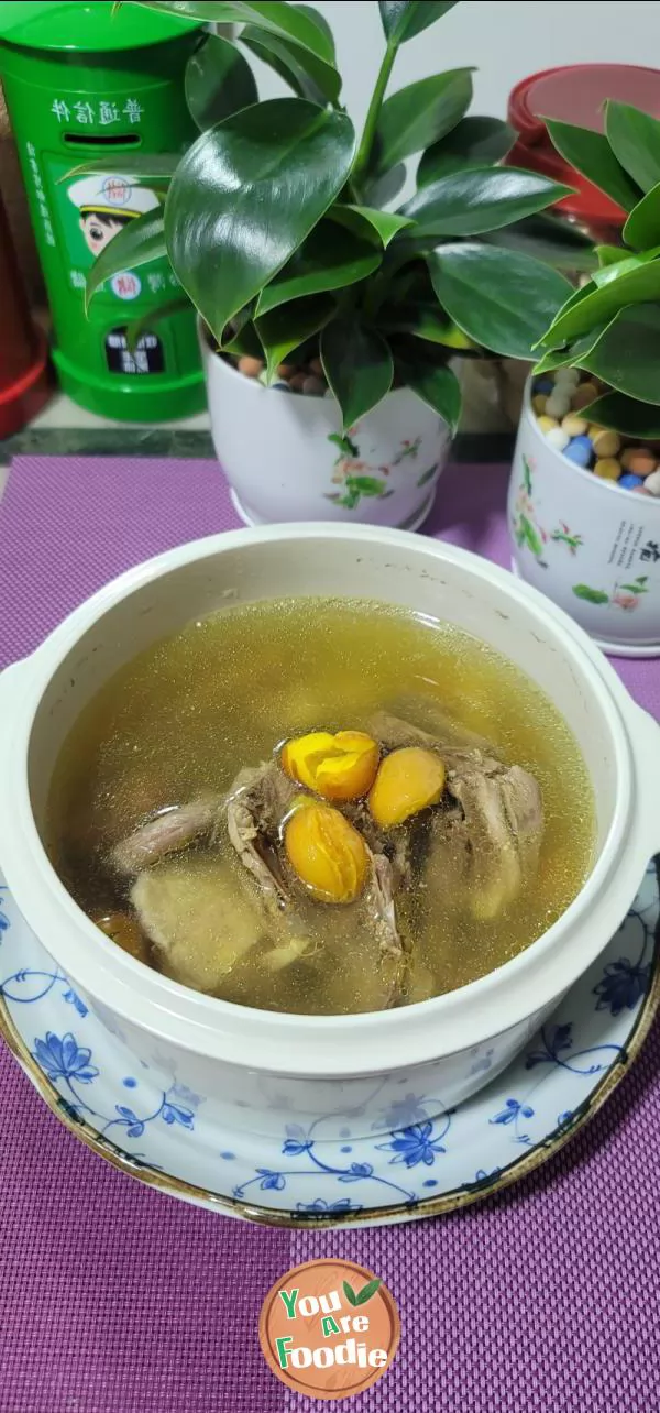 Stewed pigeon ribs with cranberry fruit soup