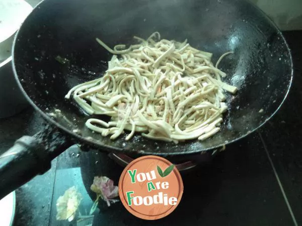 Shredded tofu with celery, cuttlefish and fungus