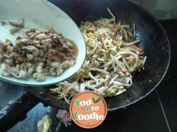 Shredded tofu with celery, cuttlefish and fungus