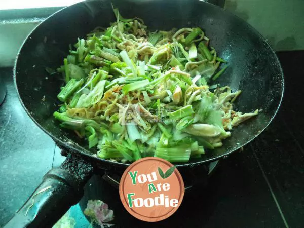 Shredded tofu with celery, cuttlefish and fungus