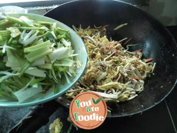 Shredded tofu with celery, cuttlefish and fungus