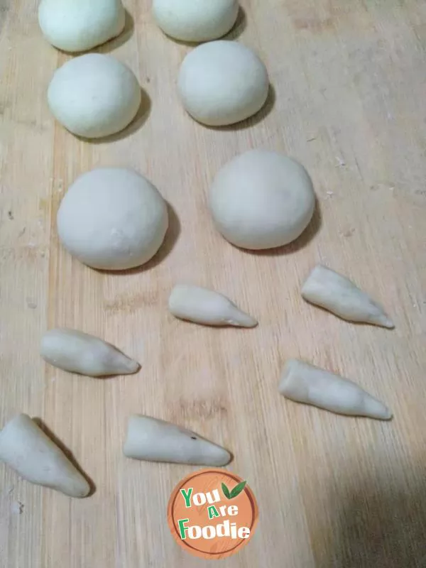 Mushroom steamed stuffed bun simulation