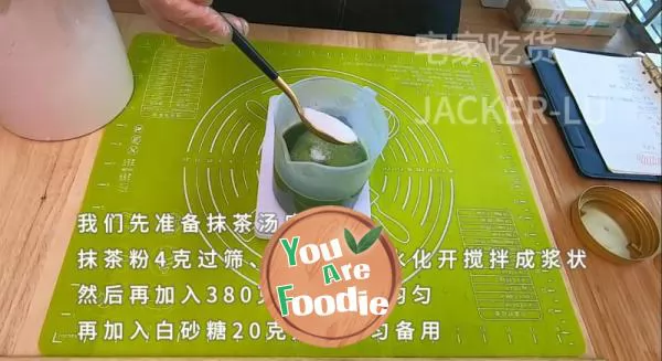 The two-color Matcha tea is good. It's sweet and sweet. It's really lucky to have a bowl in winter.