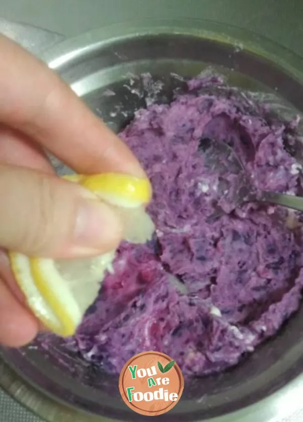 Purple potato paste with cheese