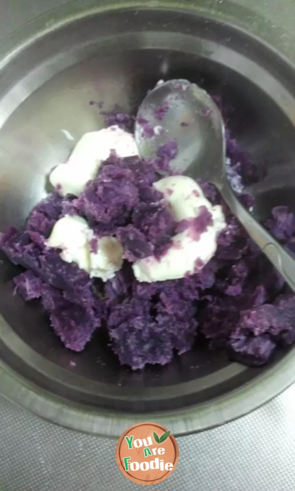 Purple potato paste with cheese