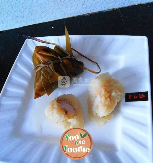 Glutinous rice dumplings with meat