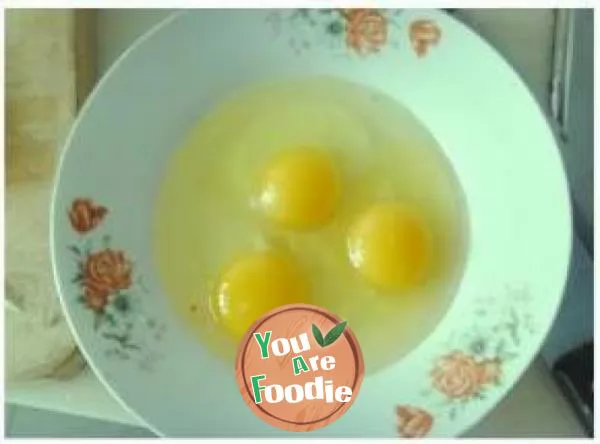 Fried eggs with Chinese toon sprouts