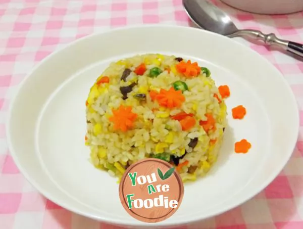 Fried-rice-with-sausage,-carrot-and-egg