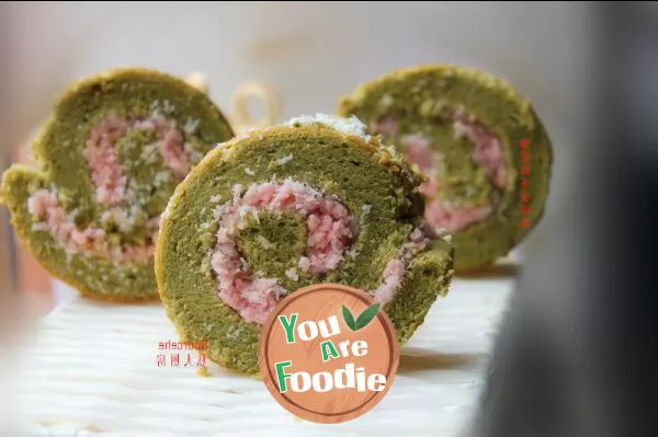 Coconut paste Matcha cake roll