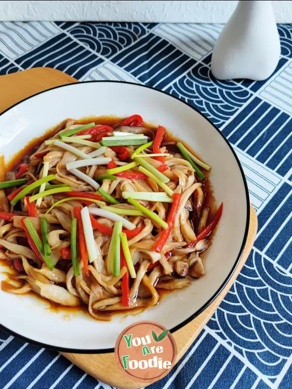 Hand shredded Pleurotus eryngii in cold sauce