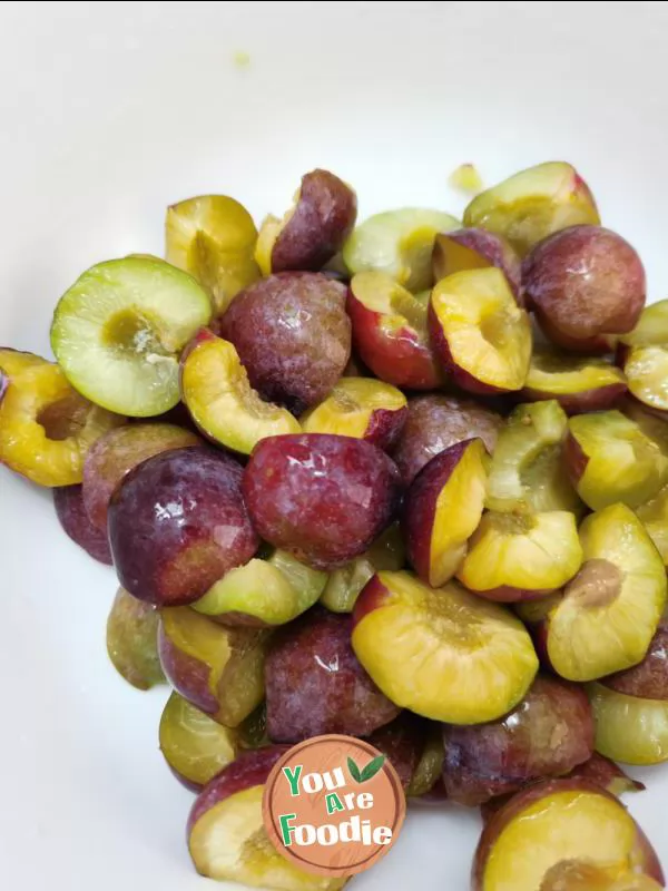 Salty sweet crisp plum (boneless plum)