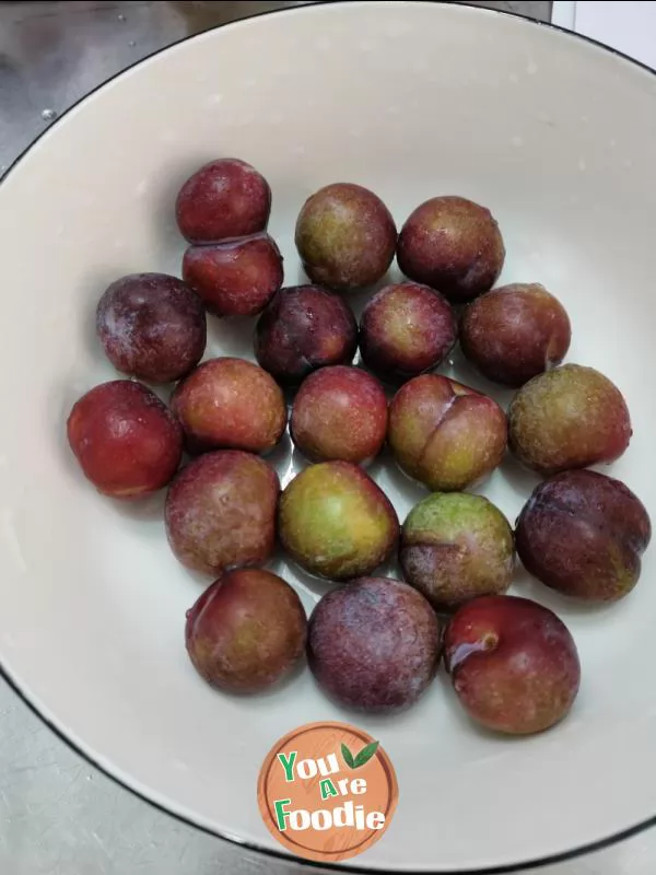 Salty sweet crisp plum (boneless plum)