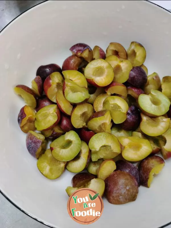 Salty sweet crisp plum (boneless plum)