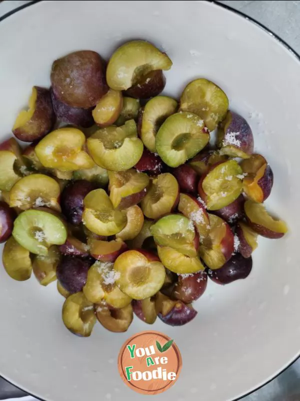 Salty sweet crisp plum (boneless plum)