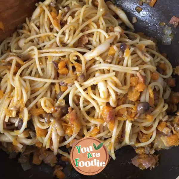 Mushroom Pumpkin Bacon Spaghetti