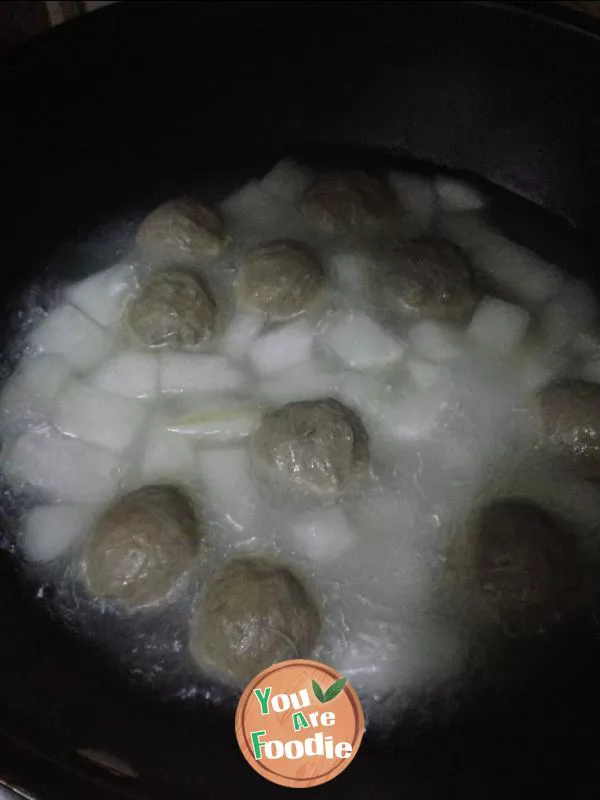 Beef balls and white gourd soup