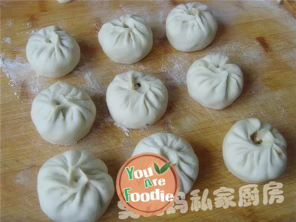 Steamed pork bun with preserved vegetables