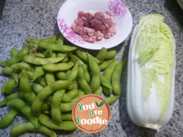 Fried baby cabbage with minced meat and green beans