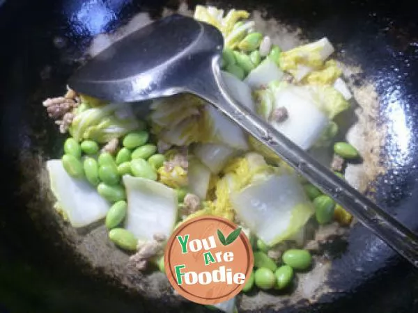 Fried baby cabbage with minced meat and green beans