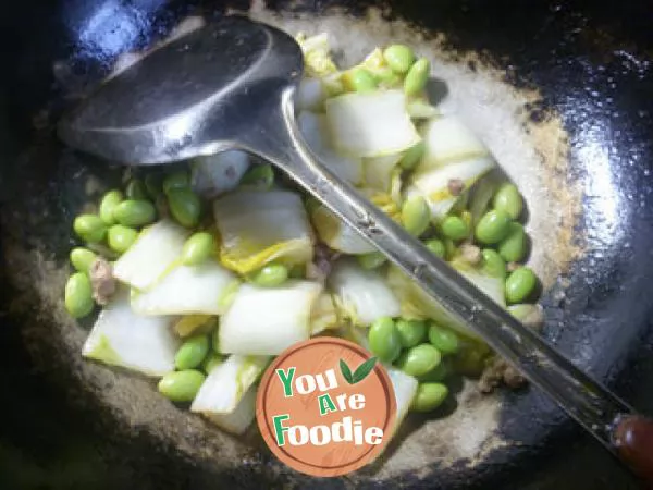 Fried baby cabbage with minced meat and green beans