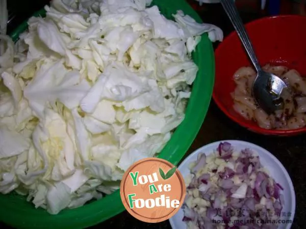 Home cooked dishes are delicious ~ ~ Hand shredded cabbage