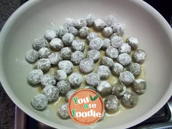 Boiled beef balls