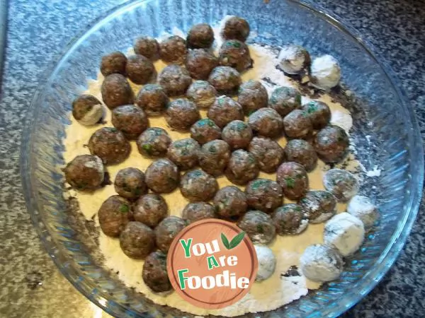 Boiled beef balls