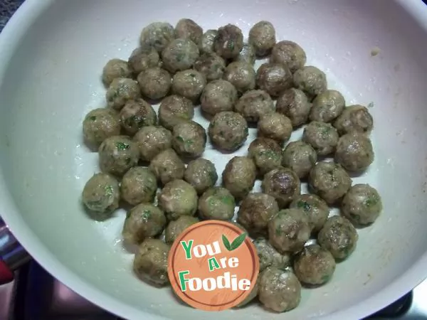 Boiled beef balls