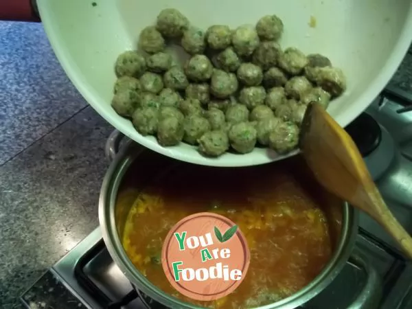 Boiled beef balls