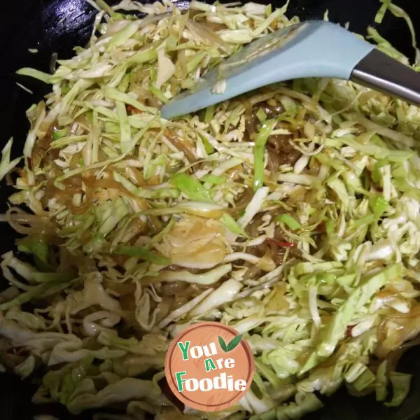 Fried vermicelli with cabbage