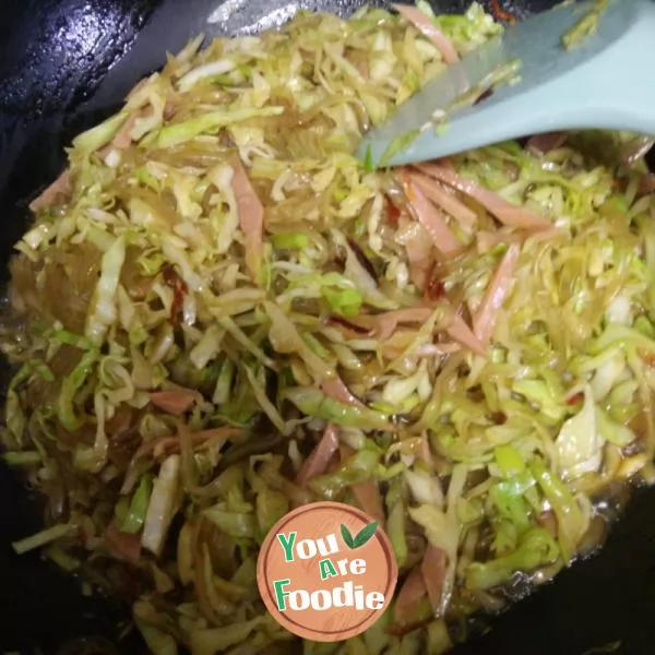 Fried vermicelli with cabbage