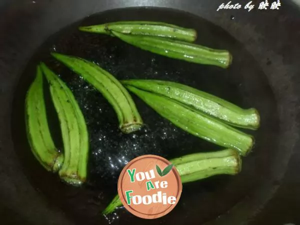 Fried pork with okra
