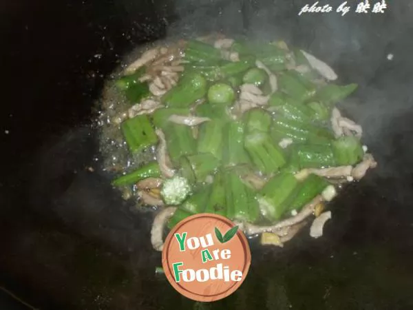 Fried pork with okra