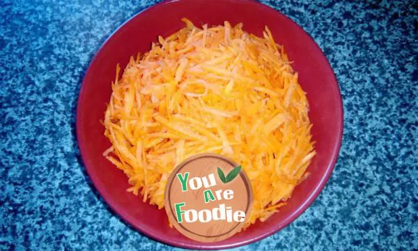 Shredded carrot with yogurt