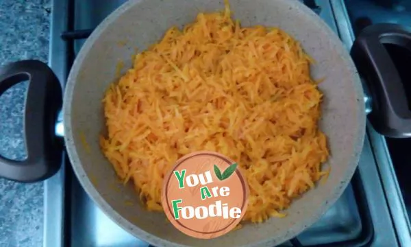 Shredded carrot with yogurt