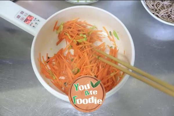 Low fat and delicious plain fried buckwheat noodles