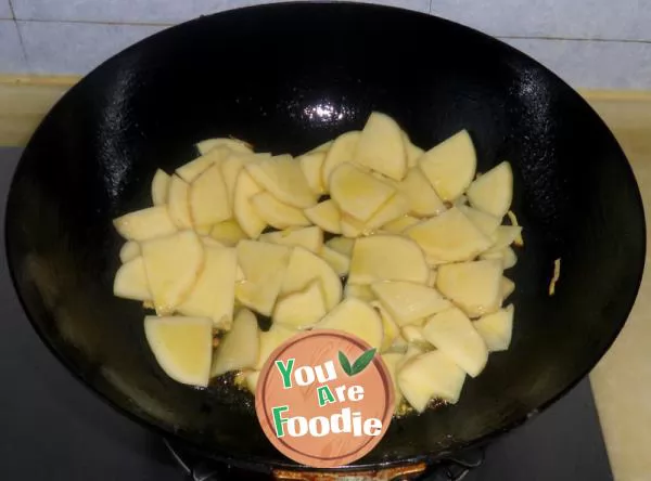 Stir fried potato slices with pepper