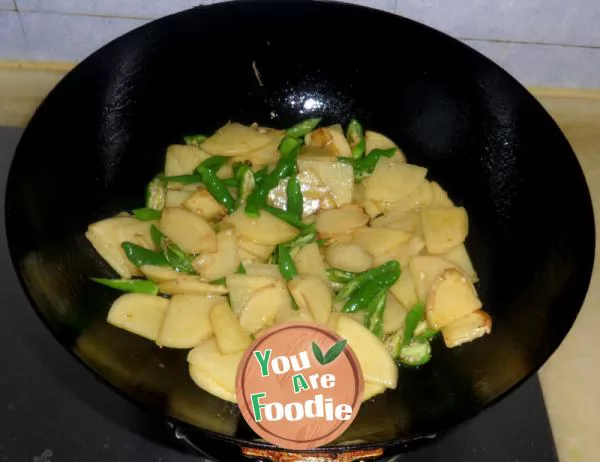 Stir fried potato slices with pepper