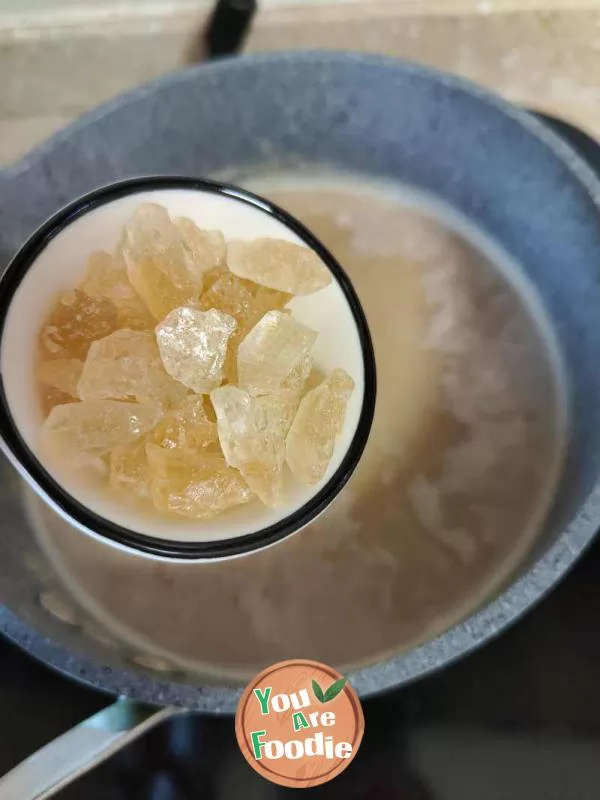 Ginger and date milk
