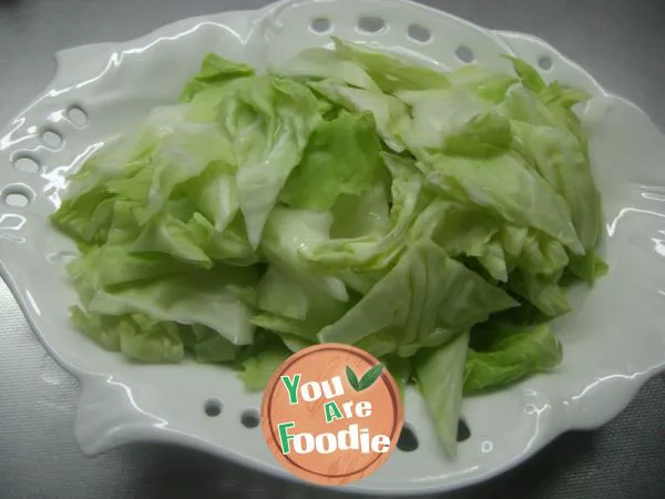 Refreshing vegetable dishes in summer - stir fried Chinese cabbage with hot and sour sauce