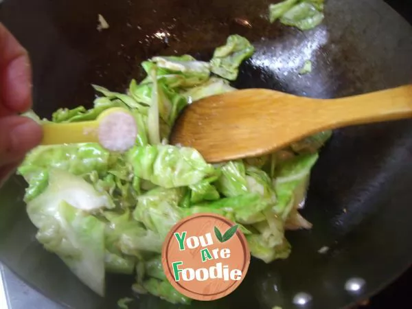 Refreshing vegetable dishes in summer - stir fried Chinese cabbage with hot and sour sauce