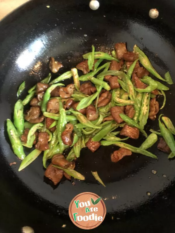 Stir fried pork intestines with green pepper