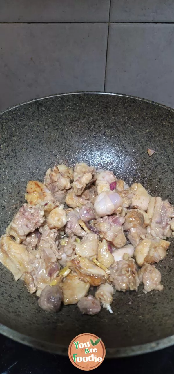 Braised chicken with sesame seed paste and mushroom