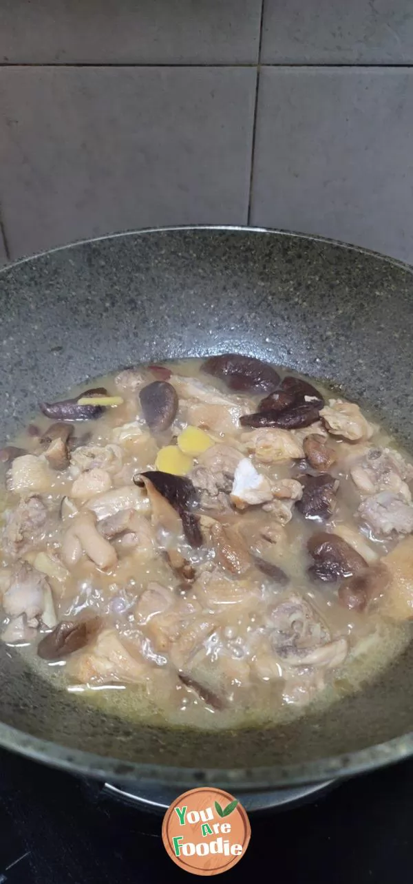 Braised chicken with sesame seed paste and mushroom