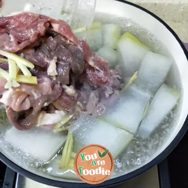 Pork liver, lean meat, powdered intestines and white gourd soup