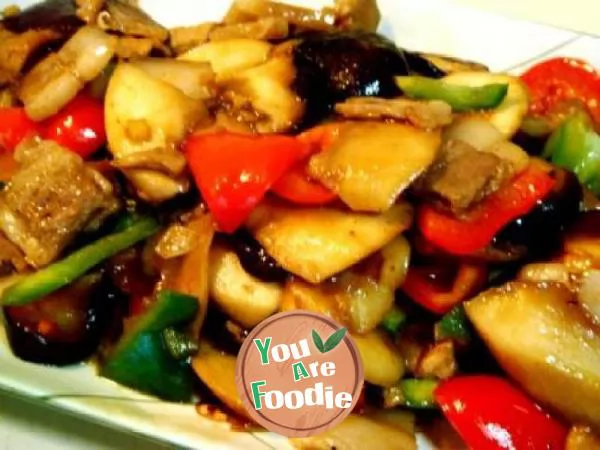 Private dish braised pork slices with mushrooms in oyster sauce