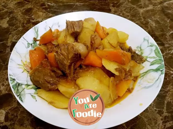 Stewed potato with beef brisket