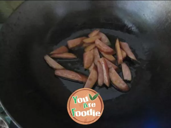 Fried sausage with celery